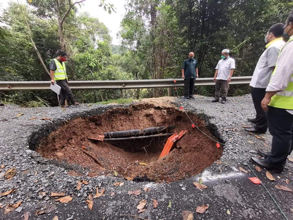 Kerajaan Salur Peruntukan Segera RM2 Juta Baiki Jalan Berlubang - TRDI News