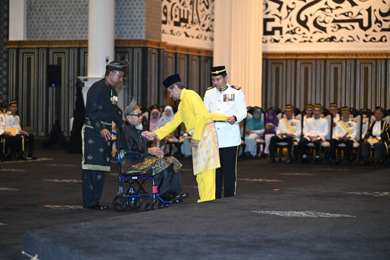 147 Individu Terima Pingat Sempena Keputeraan Sultan Terengganu Ke- 63