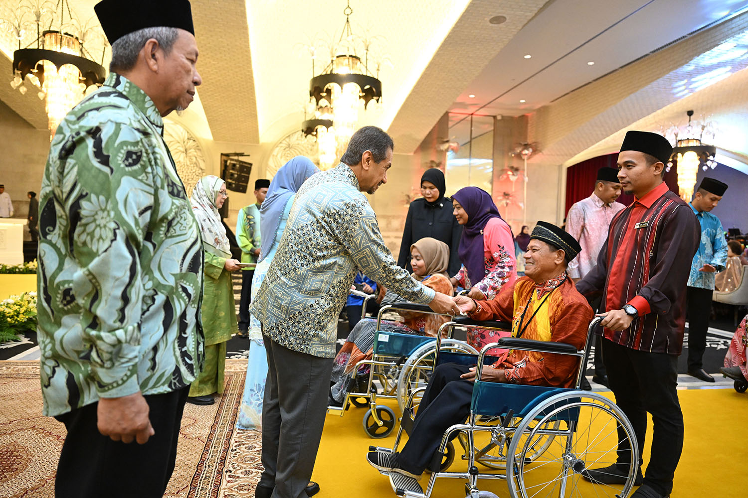 Sultan Terengganu Santuni Warga Istimewa dan Fakir Miskin