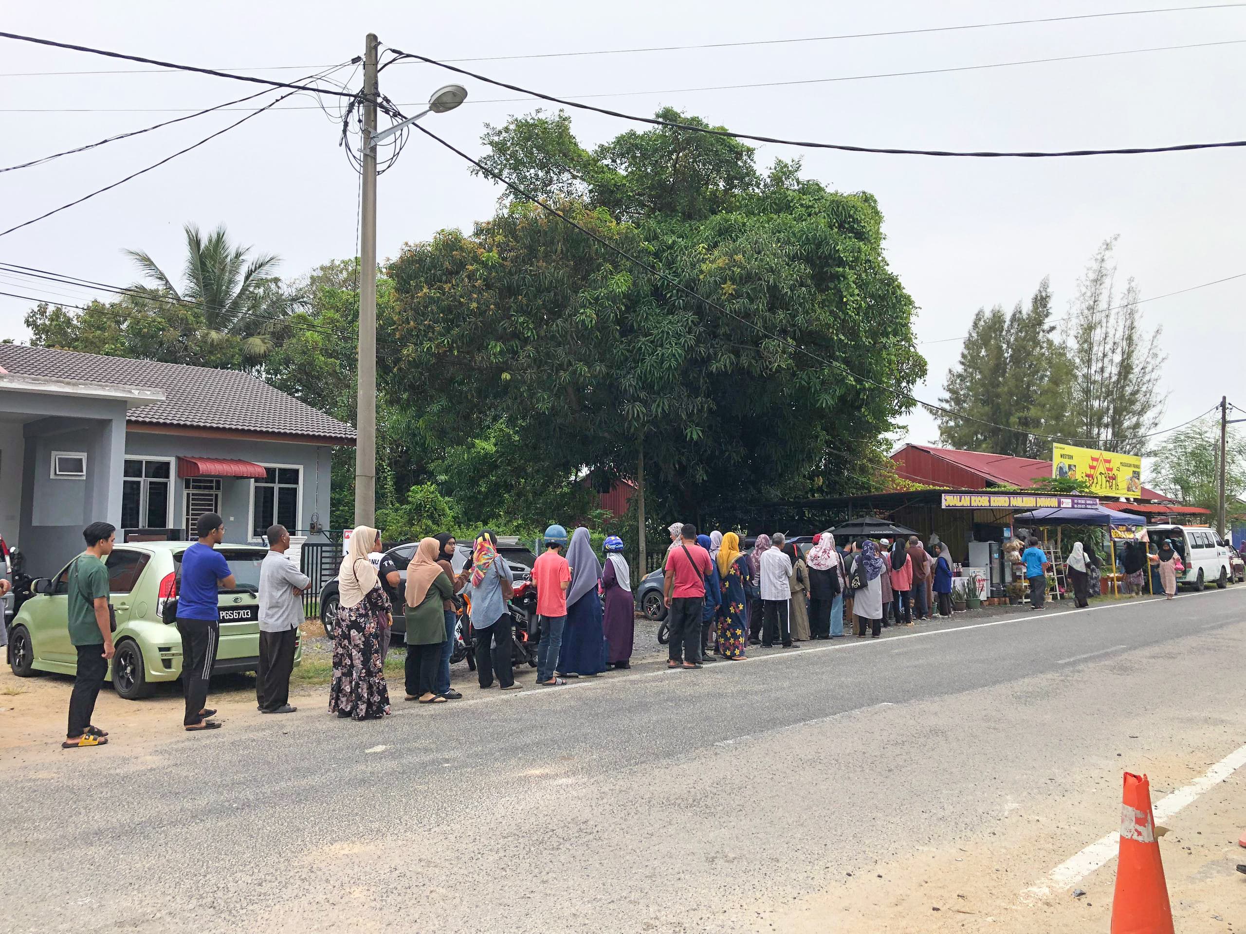 Jualan Ayam, Beras Murah Ringankan Beban Rakyat Dungun