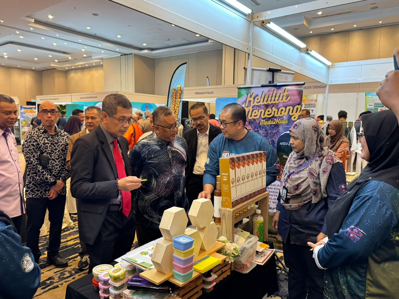 IIPM, UMT Perkasa Industri Kelulut Ke Arah Pembangunan Mampan