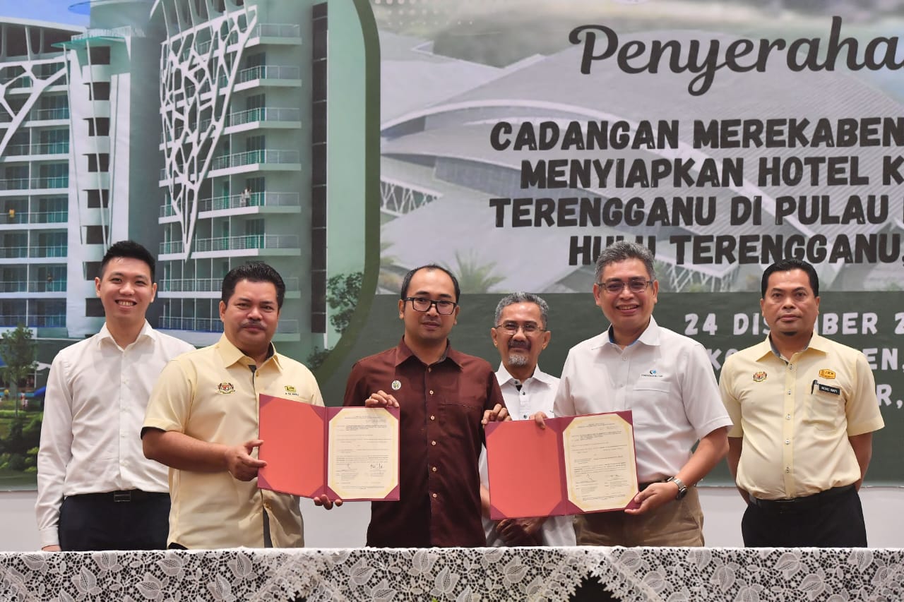 Upacara penyerahan dokumen penyerahan projek disaksikan Timbalan Setiausaha Kerajaan (Pembangunan), Dato' Tun Ahmad Faisal Tun Abdul Razak.