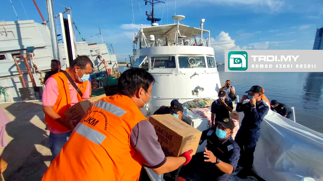 3.8 Tan Bantuan Makanan Dihantar Ke Pulau Redang Terengganu