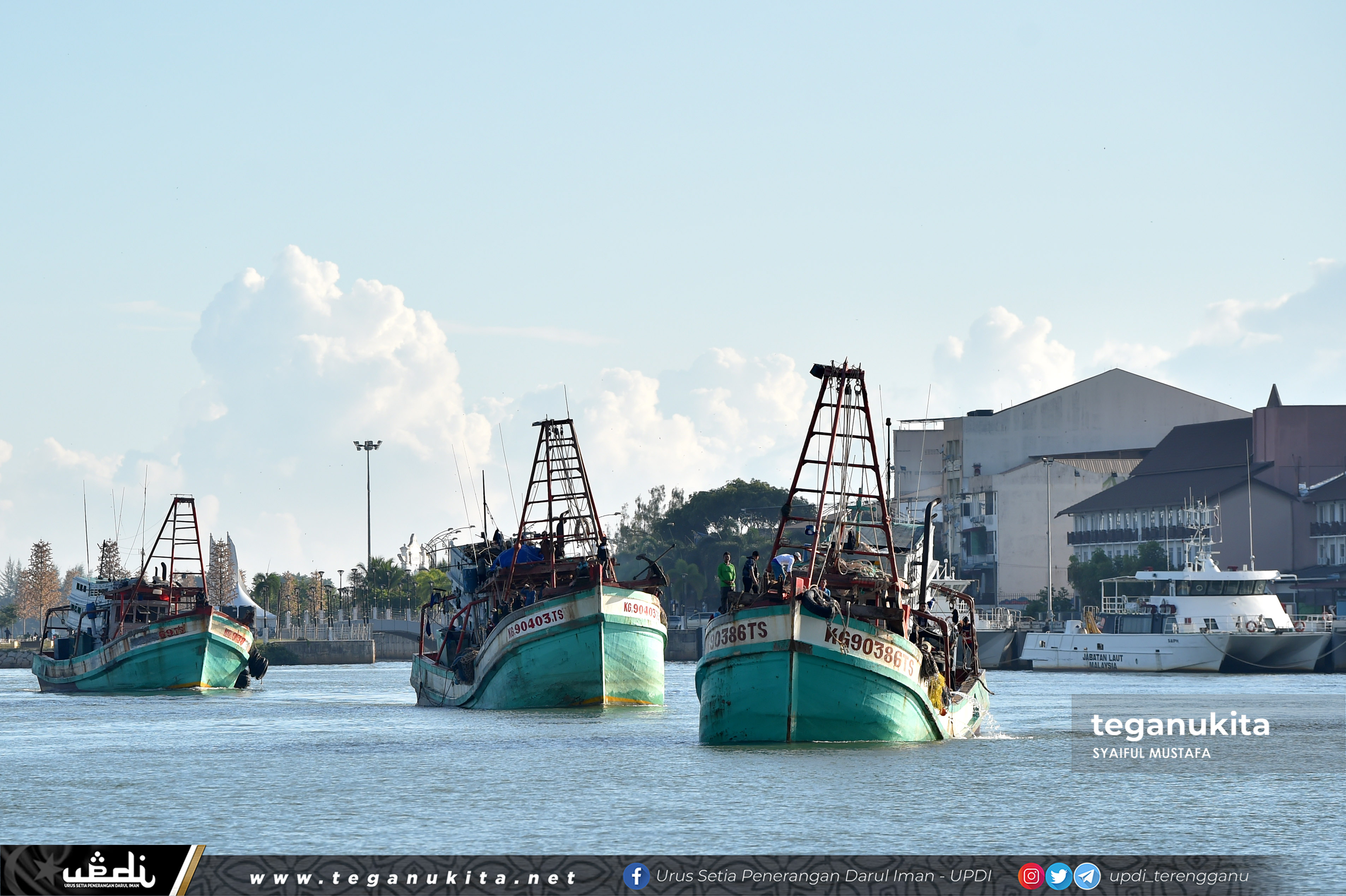 MARITIM MALAYSIA Tahan 7 Buah Bot Nelayan Vietnam Di Terengganu