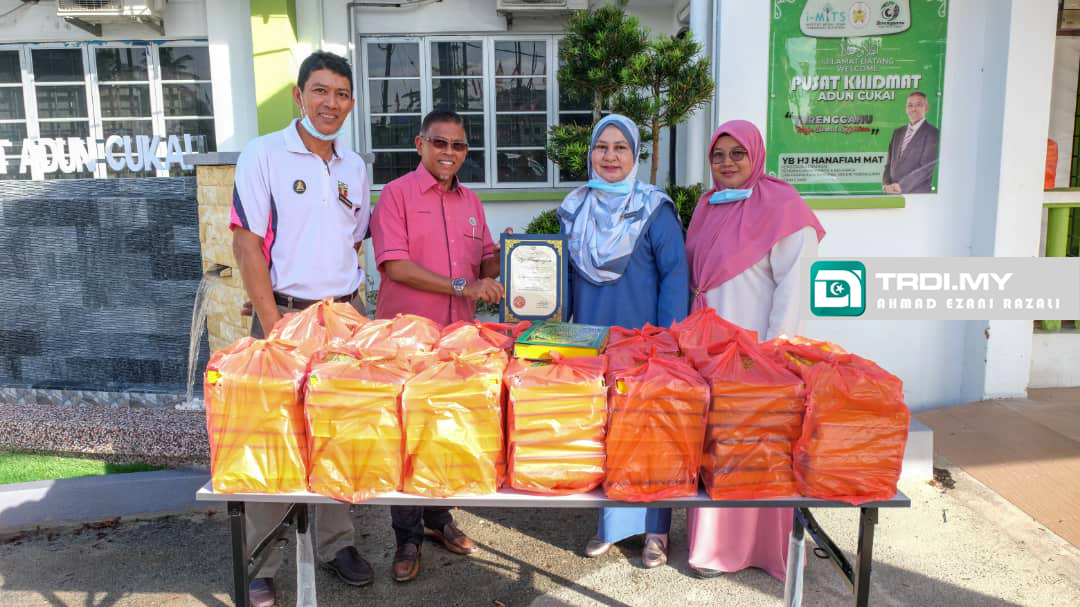 SK Pusat Terima Sumbangan 120 Naskhah Al-Quran