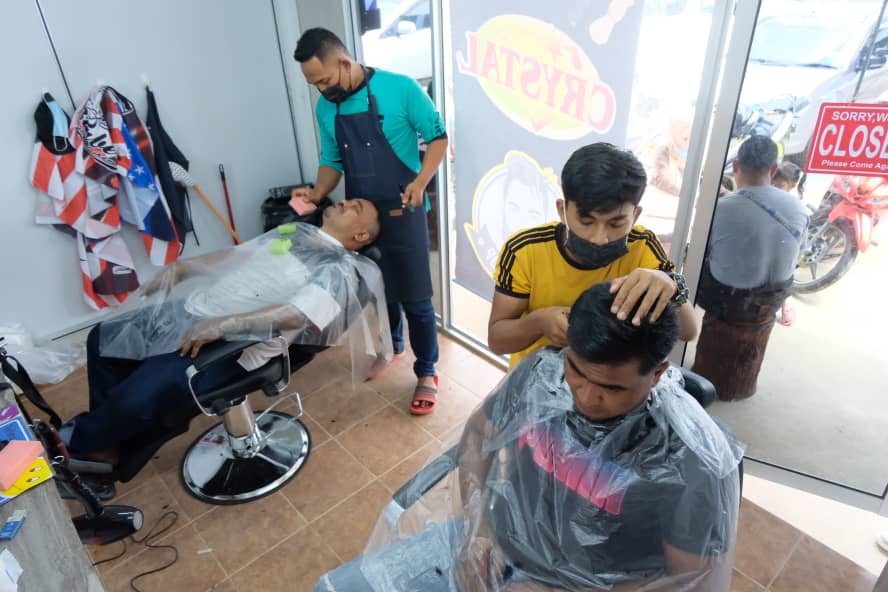 Kedai Mesra Crystal Dan Crystal Barbershop Mula Dibuka