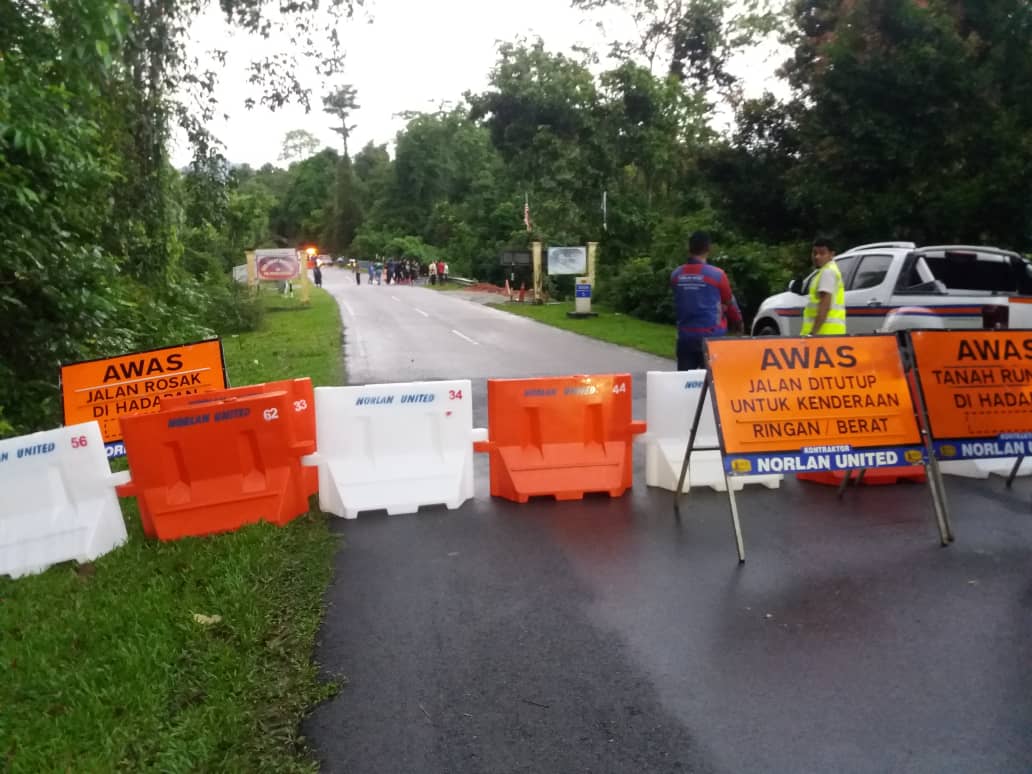 Jalan Kampung Buluh Ke Kampung Dusun Ditutup