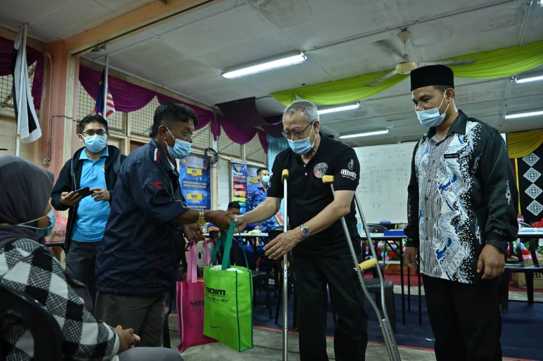 30 Kucing Diselamatkan Petugas Banjir