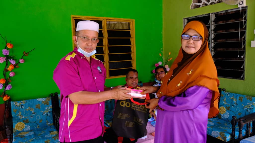 'Dulu Pakai Cermin Mata Dua Ringgit Je'