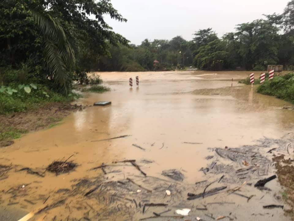 Lebih 2,000 Penduduk Hulu Kemaman Terputus Hubungan
