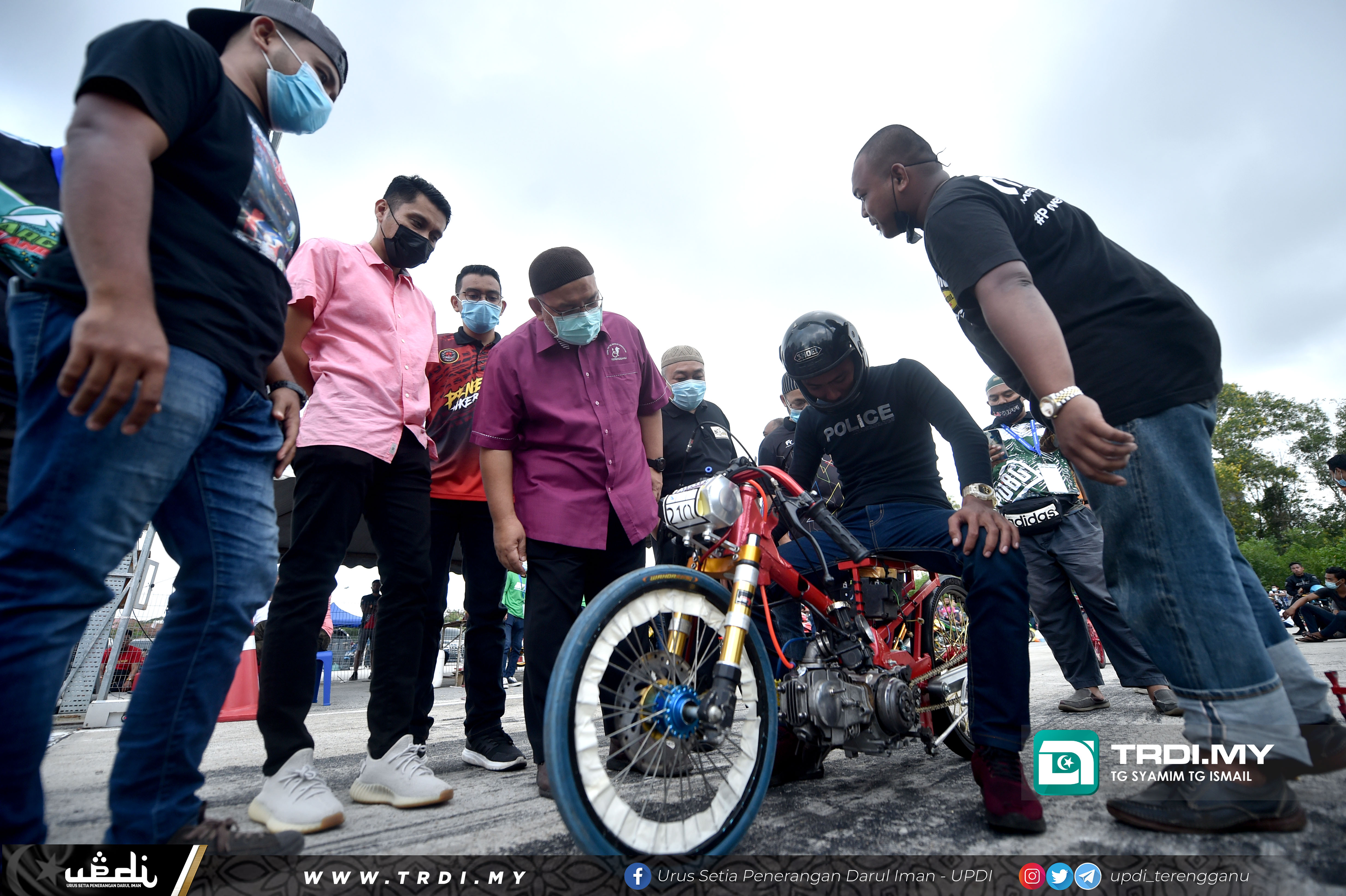 Program Himpunan Bermotor Anak Muda Terengganu 2020 anjuran Urusetia Belia, Sukan dan NGO Terengganu Sejahtera (UBSNT) di Kompleks Sukan Negeri, Gong Badak, Kuala Nerus.