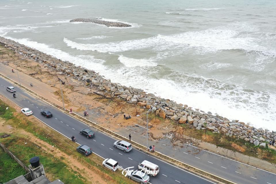 Jauhi Pantai Ekoran Fenomena Ombak Besar