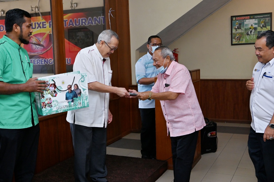 Sekolah Terima Sumbangan Tangani COVID-19