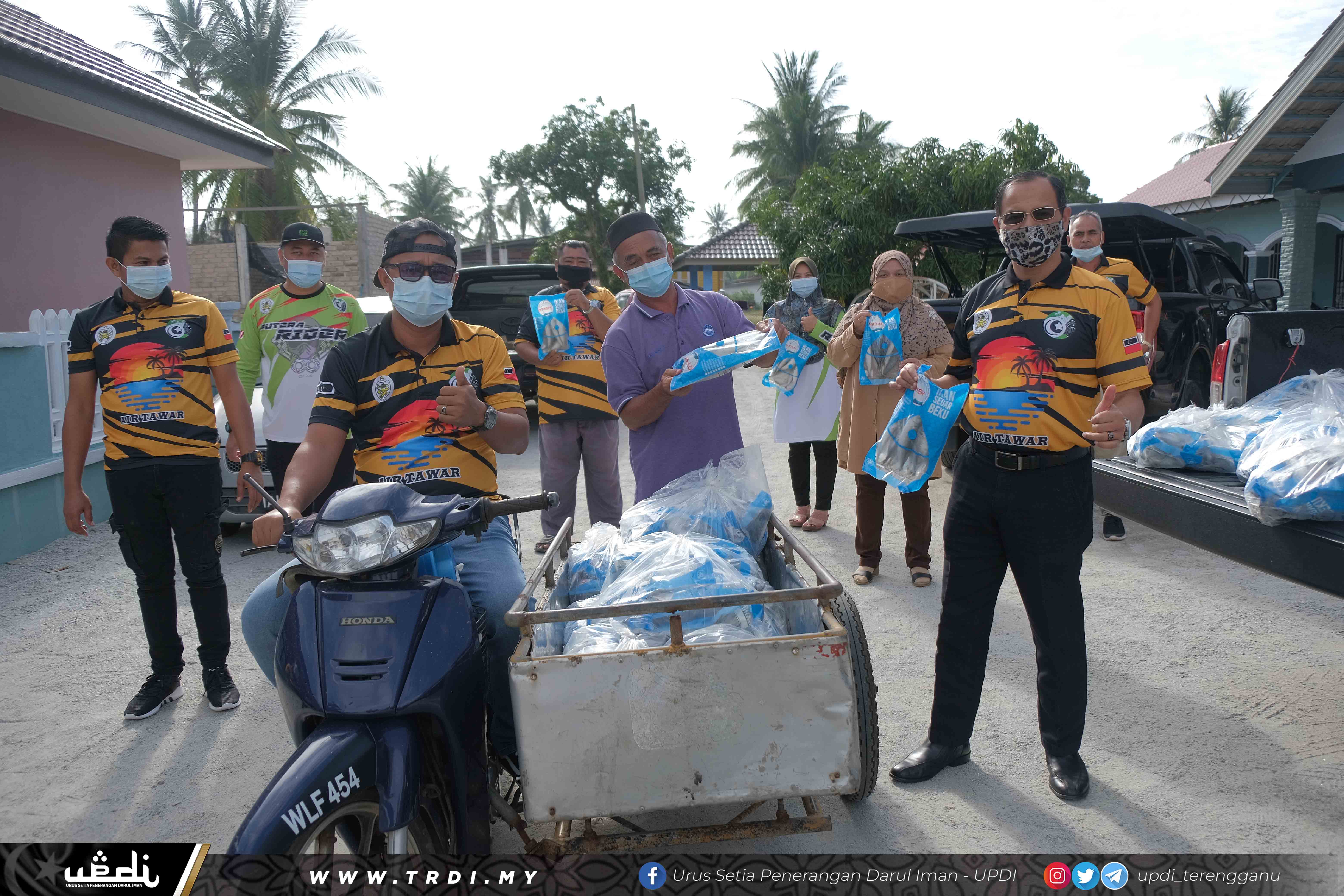 JPKK Agih 260 Bungkusan Ikan Kepada Penduduk