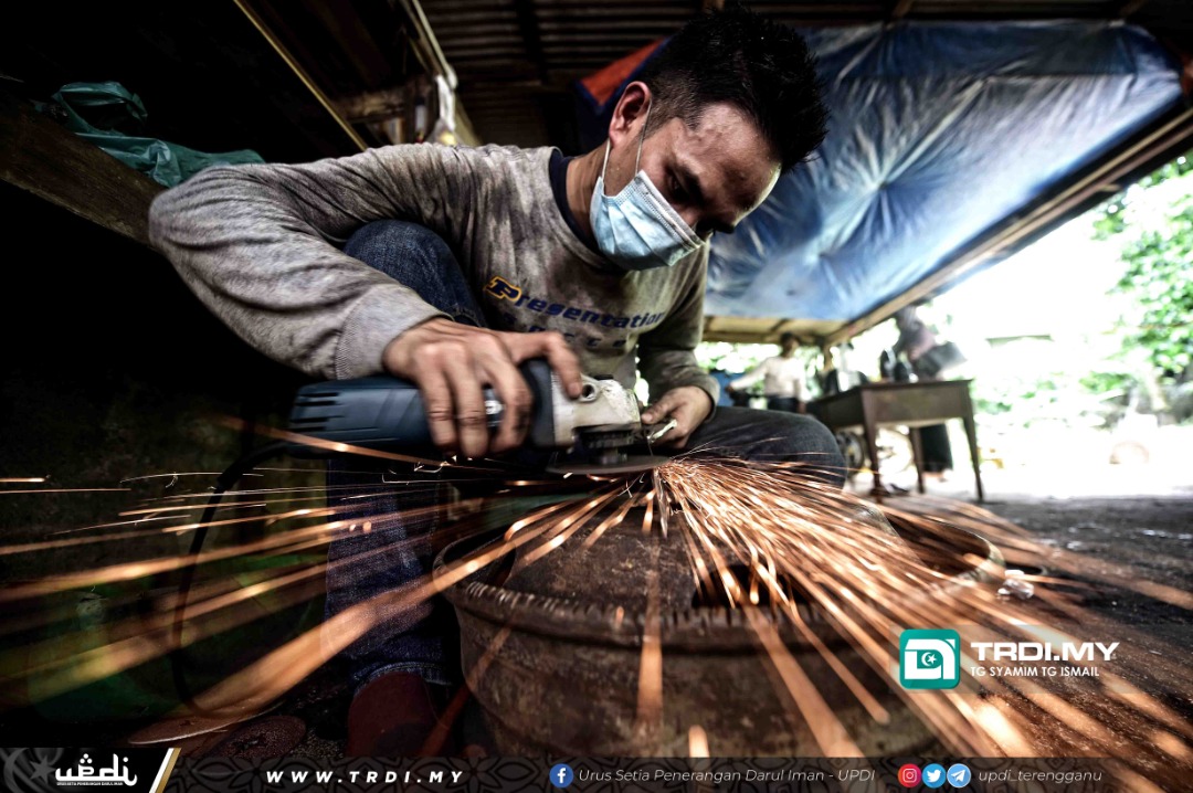 'Kerja Gila' Tempa Pisau Buahkan Kejayaan