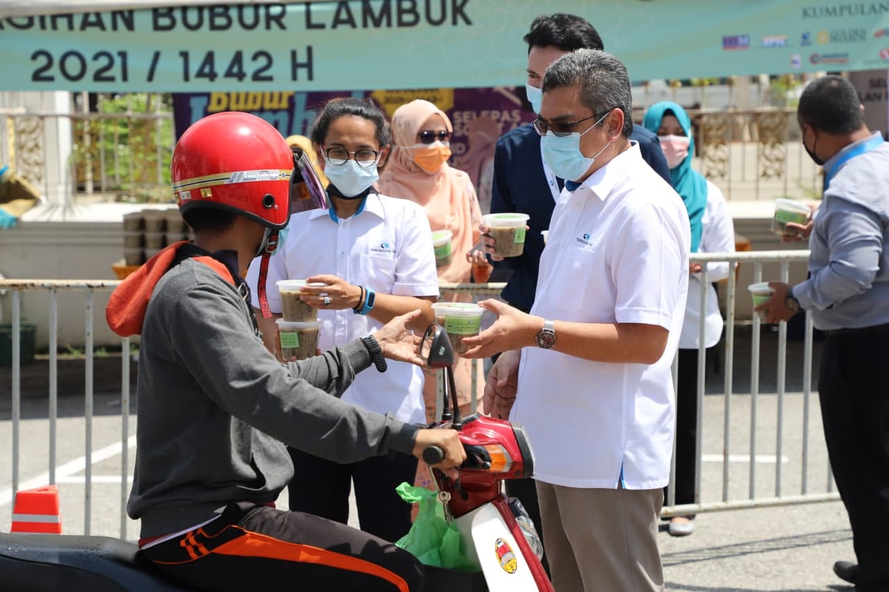 Terengganu Inc Agih 3,000 Bubur Lambuk Percuma