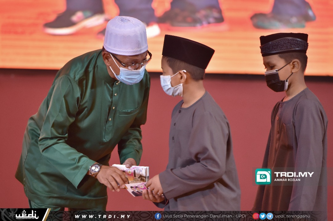 Anak Yatim Terengganu Dapat Duit Raya