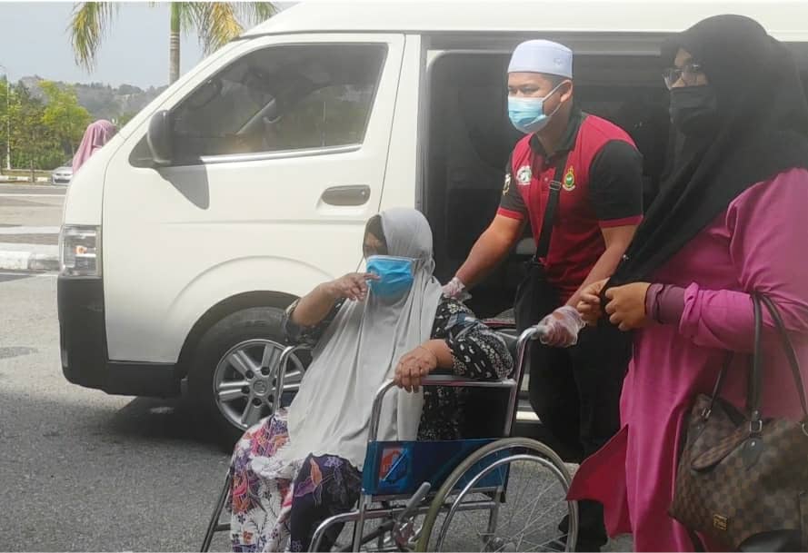 PKM Manir Sediakan Pengangkutan Bawa Warga Emas Ke PPV