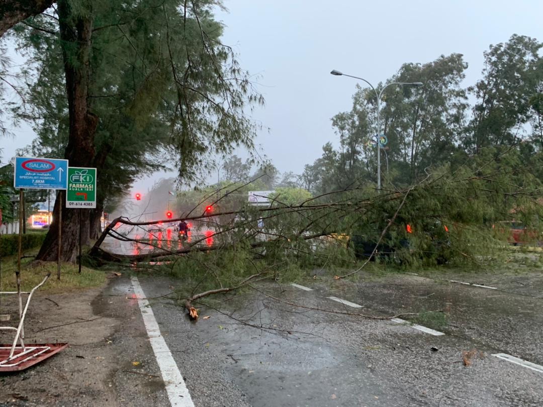 Kuala Terengganu, Marang Dilanda Hujan Ribut