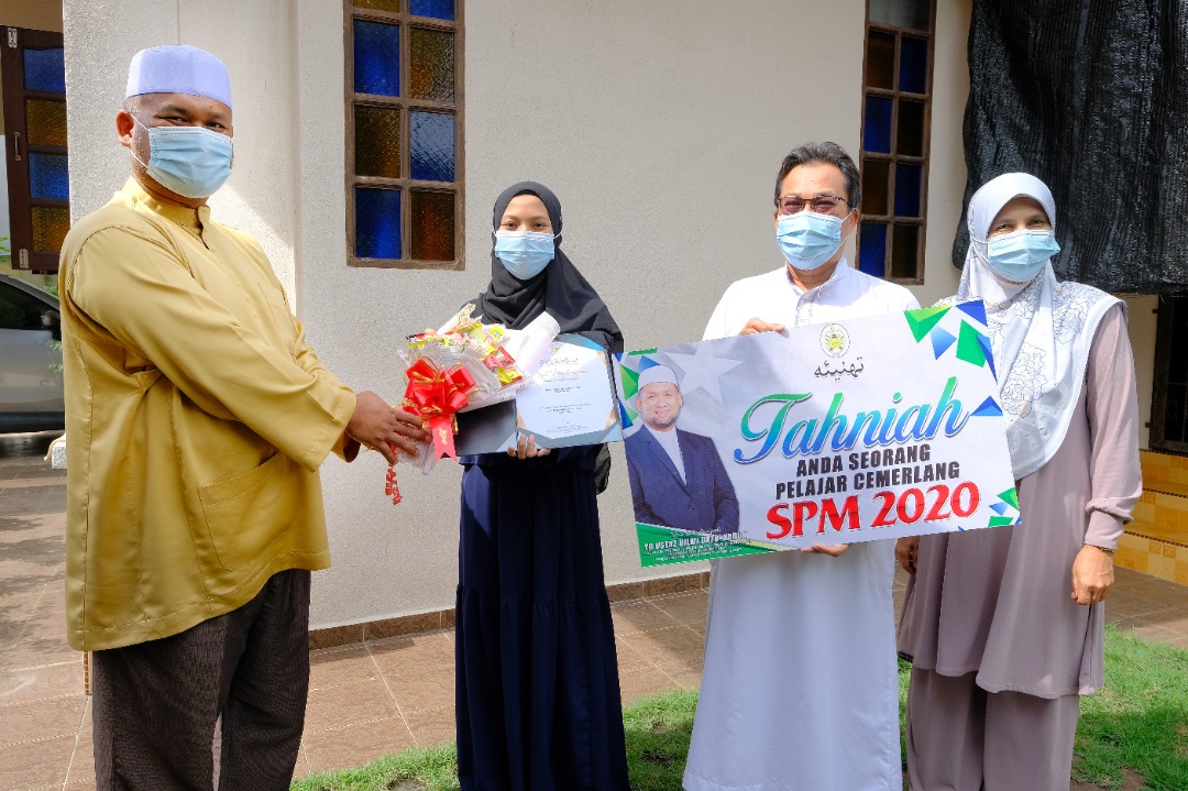 73 Pelajar DUN Manir Terima Anugerah