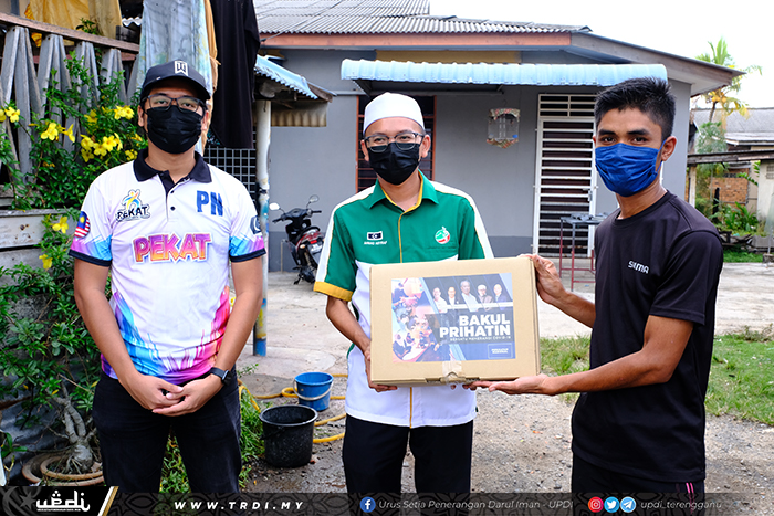 Pemuda Perikatan Nasional KT Agih Sumbangan