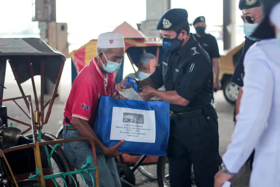 Polis Trafik Korbankan Elaun Demi Pengayuh Beca