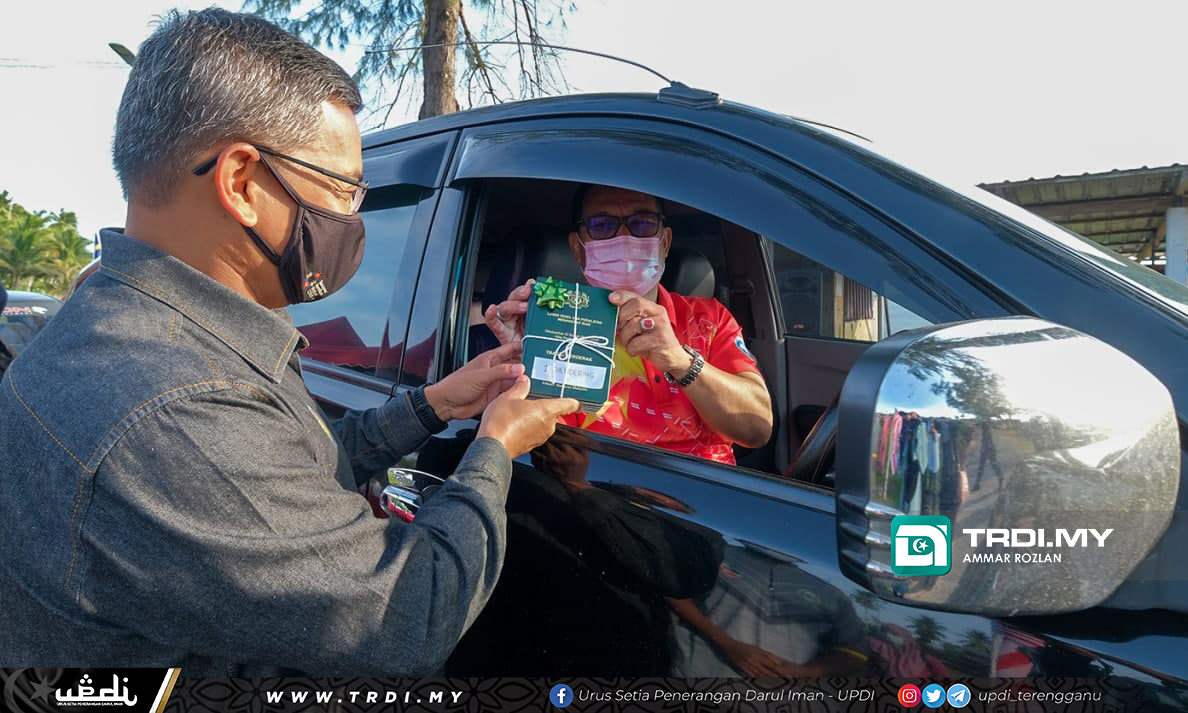 137 Nelayan Terengganu 'Drive Thru' Terima Lesen Sampan