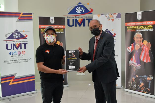 Azizulhasni Terima Tawaran Biasiswa PhD Di UMT