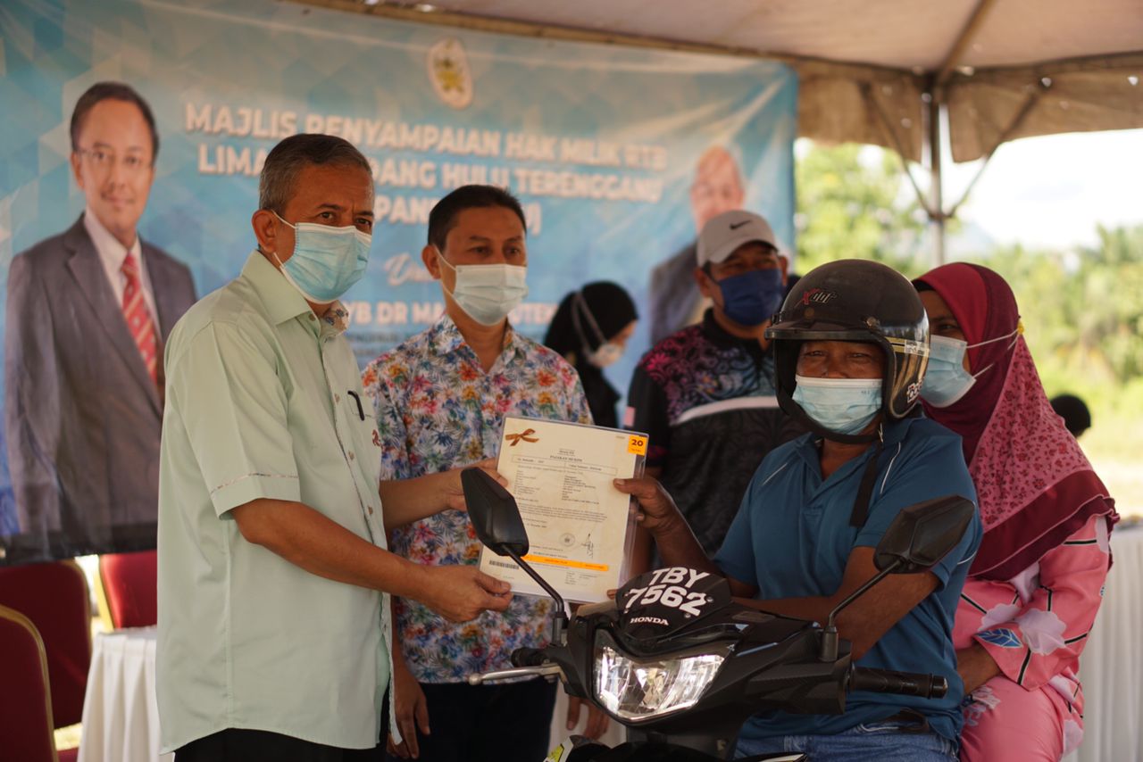 68 Penduduk Tajin Terima Geran Tanah Selepas 20 Tahun Menanti