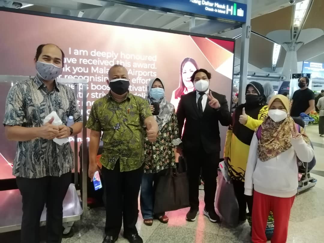 Anak Terengganu Lanjutkan Pengajian Ke Manchester Jadi Kebanggaan Keluarga