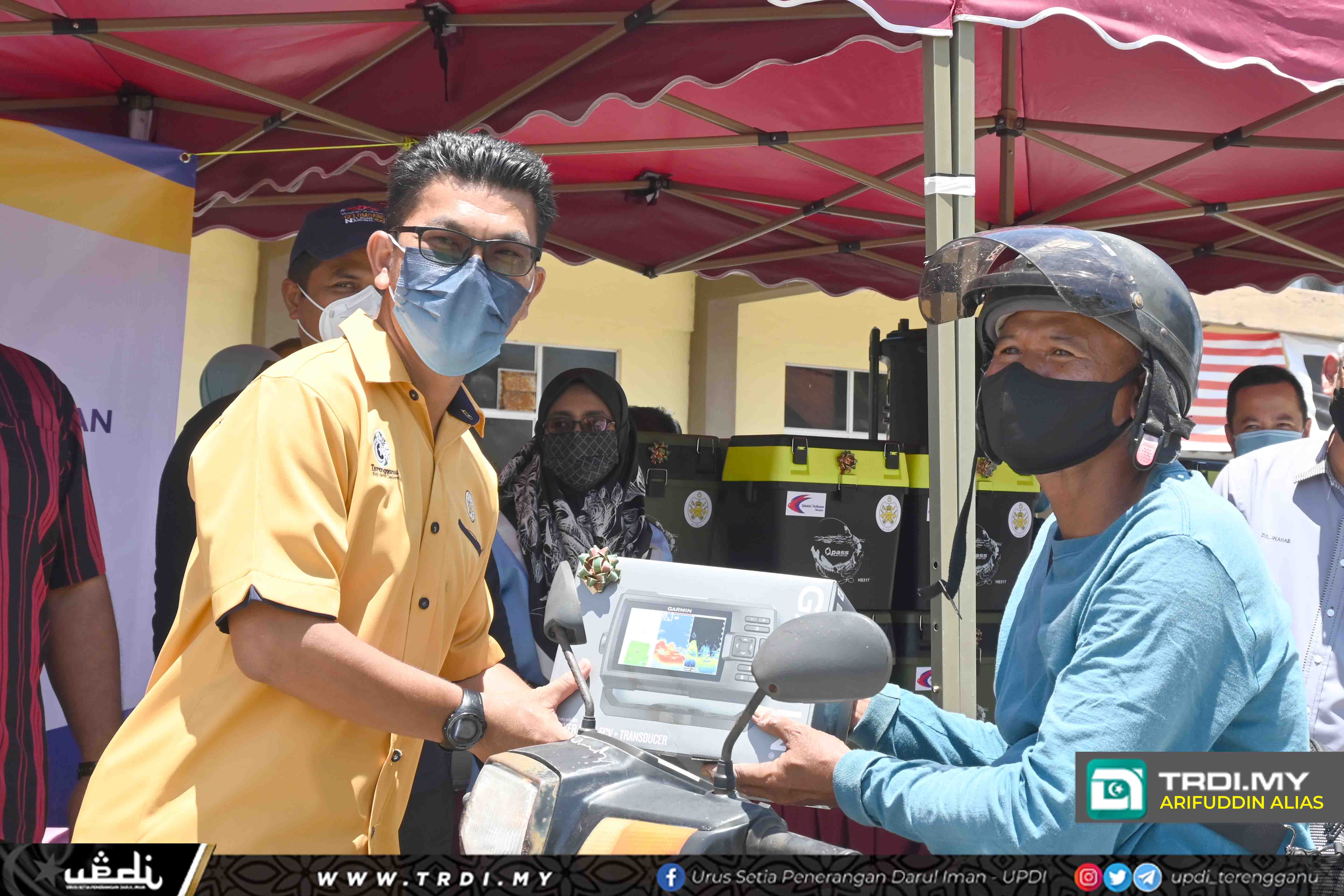 111 Nelayan Terima Peralatan Menangkap Ikan