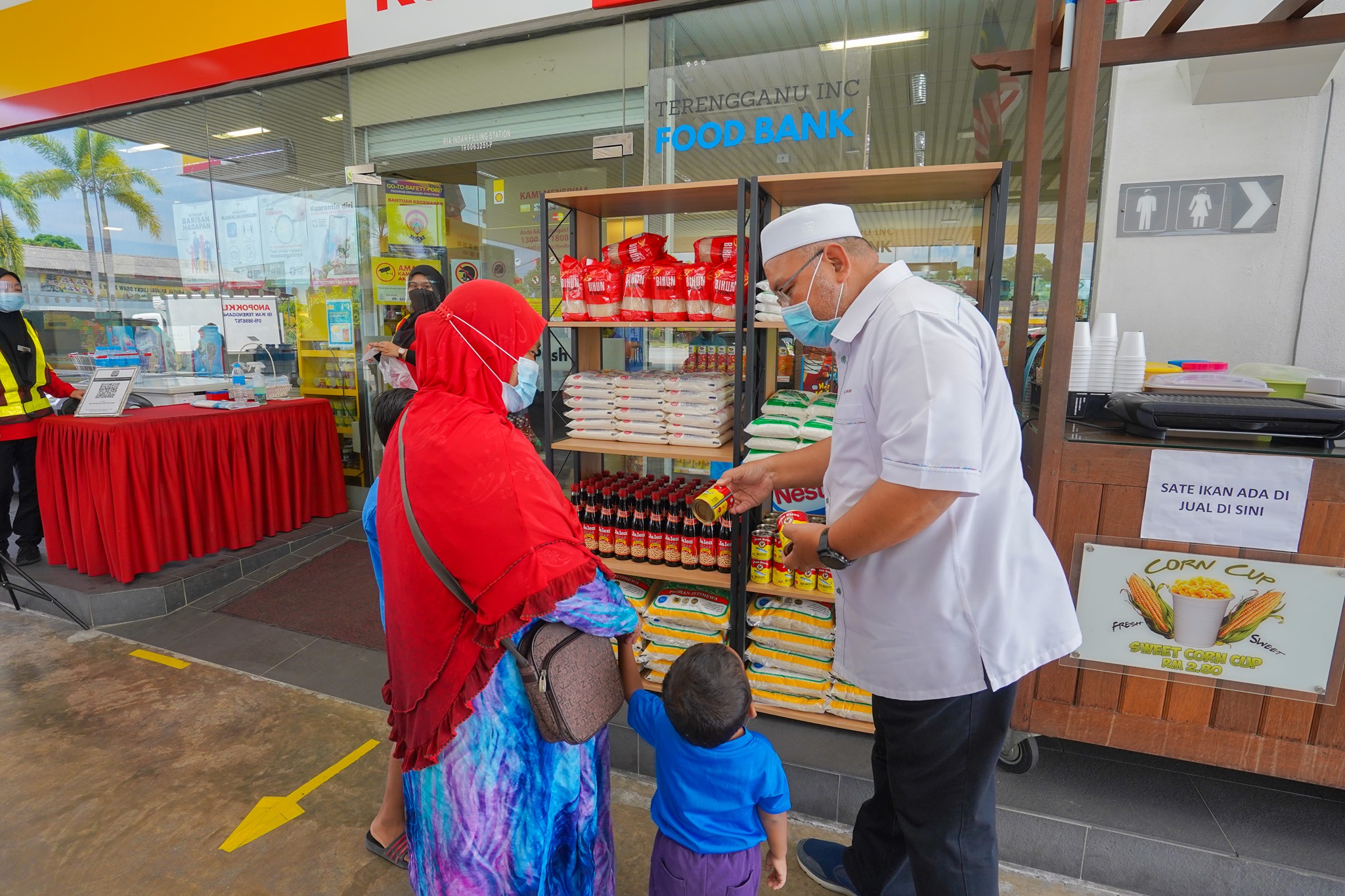 GLC Terengganu Buka 'Food Bank' Di Stesen Minyak