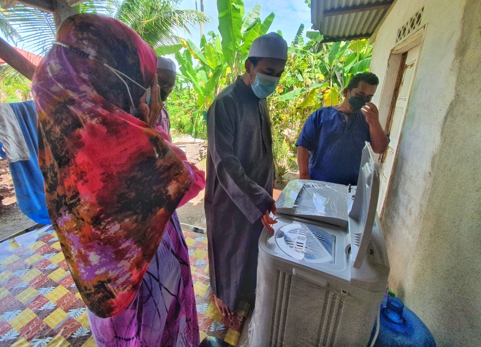 Berpuluh Tahun Cuci Baju Guna Tangan, Keluarga Pekebun Dibantu