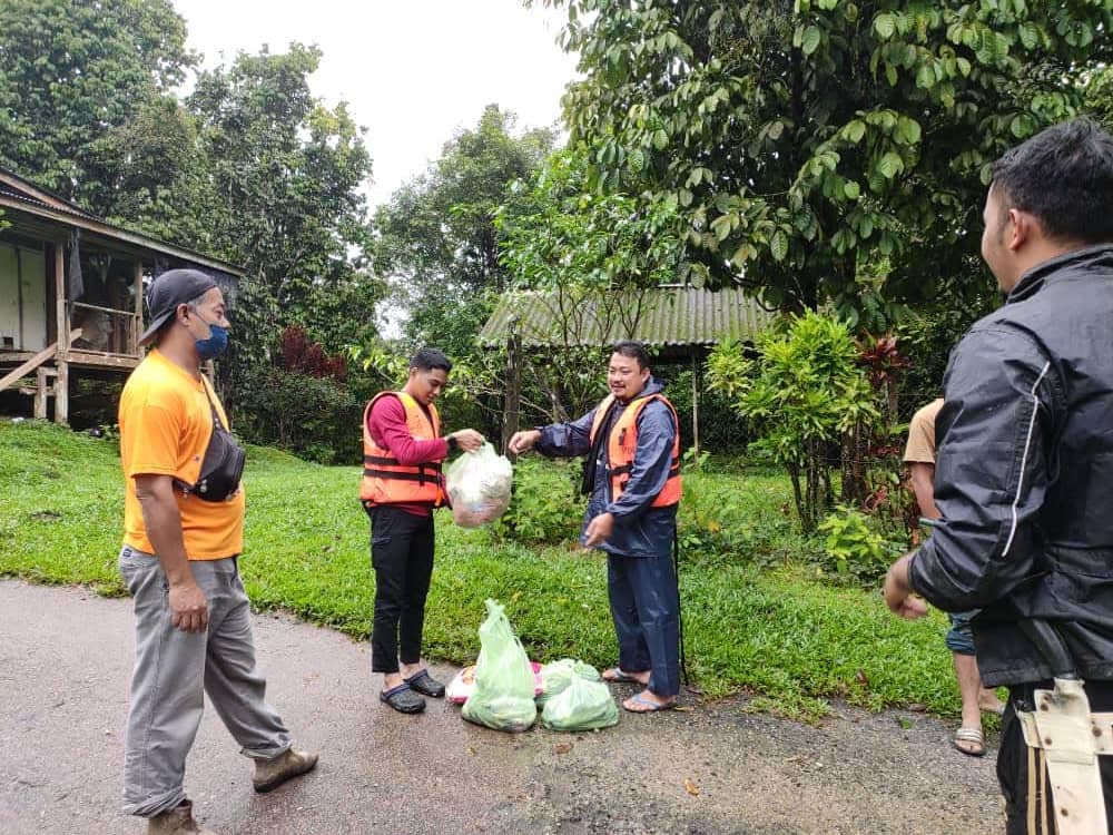 Sembilan Keluarga Terputus Hubungan, Terima Bantuan