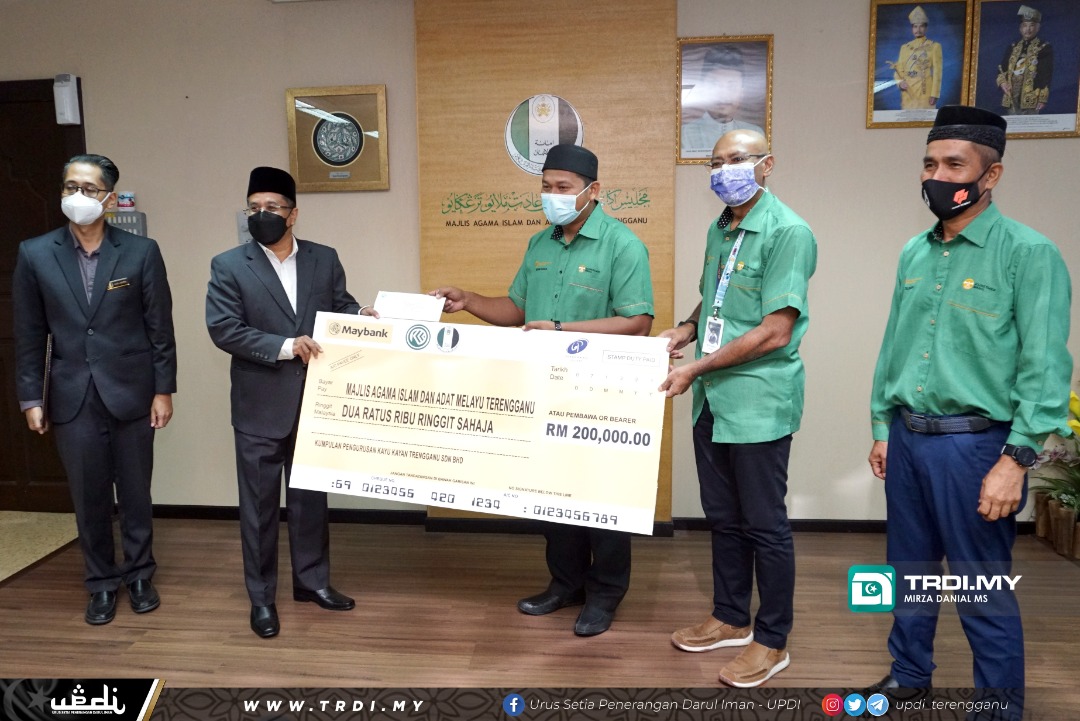 Subsidiari Golden Pharos Berhad Tunai Zakat Perniagaan RM200,000