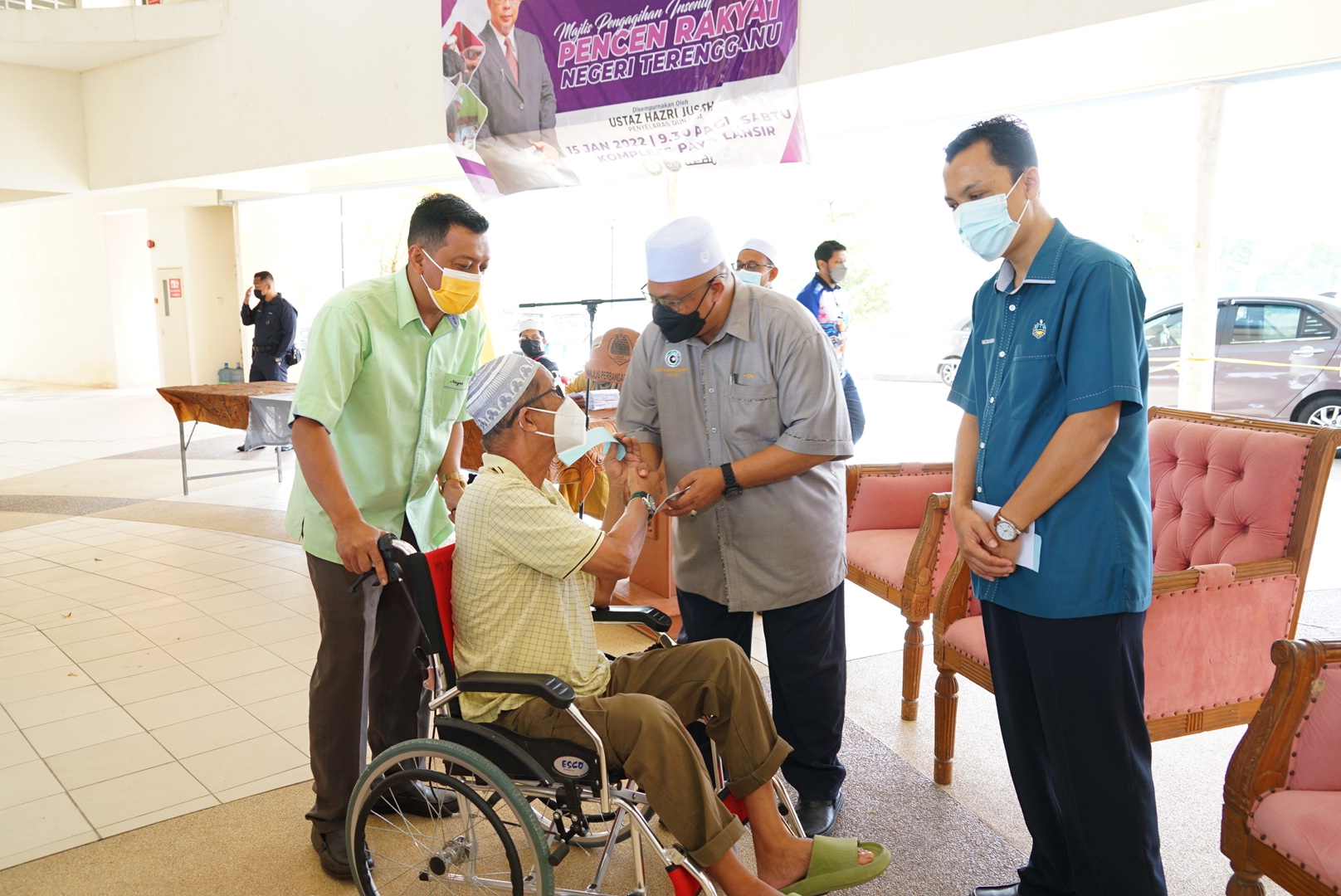 719 Warga Emas Kijal Terima Pencen Rakyat