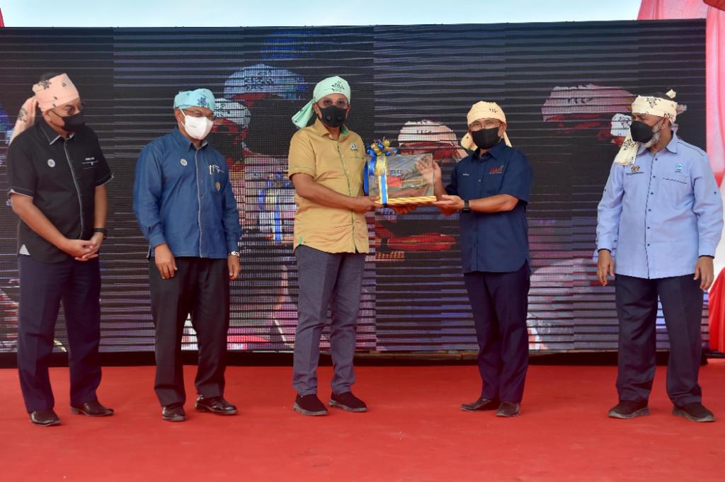 Kerajaan Negeri Belanja 2,393 Nelayan Terengganu Perbaharui Lesen