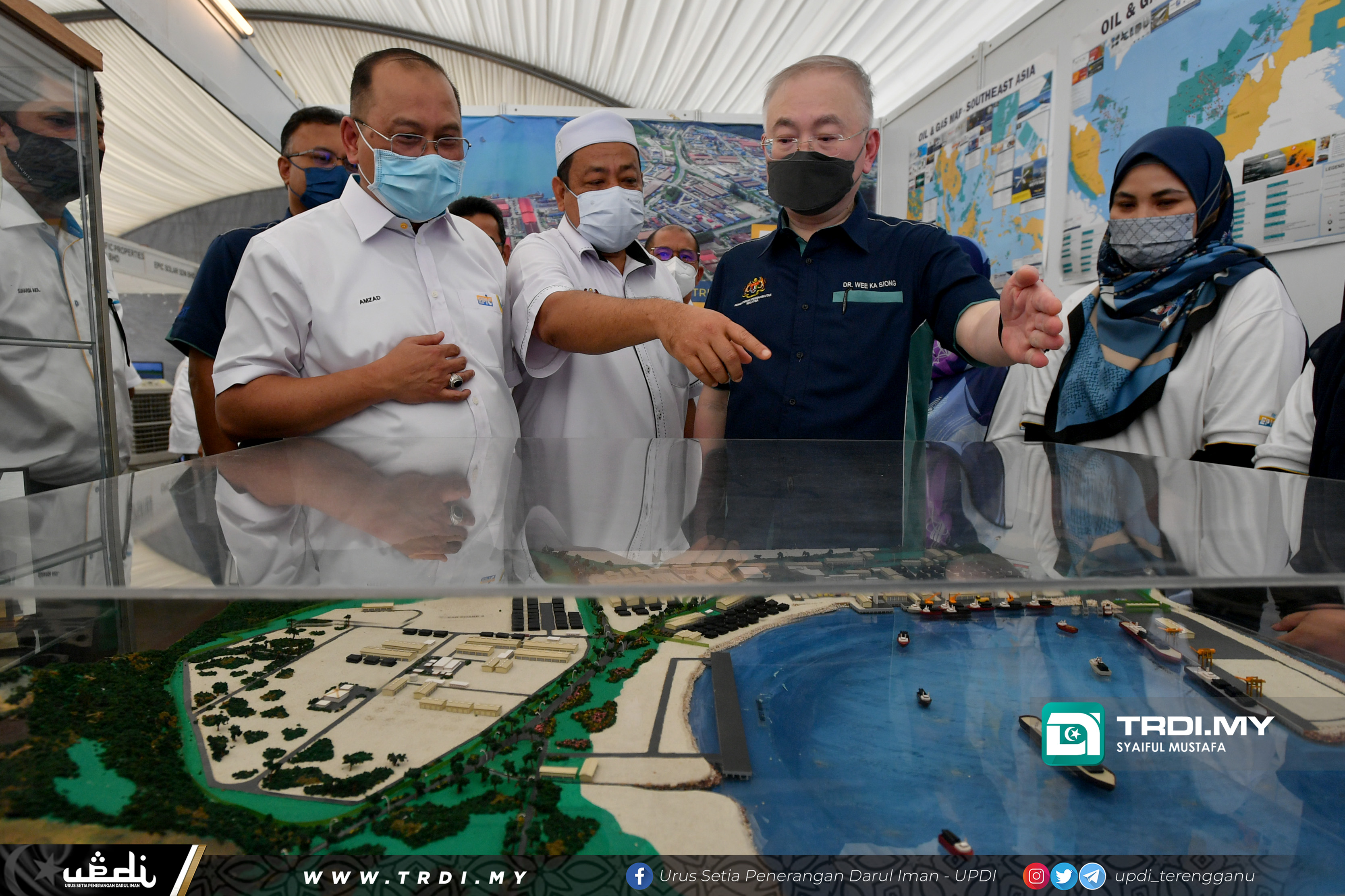 YB Datuk Haji Ahmad Amzad bin Hashim, Timbalan Menteri Sains, Teknologi dan Inovasi Datuk Seri Ir. Dr. Wee Ka Siong & Menteri Pengangkutan Malaysia mengadakan Lawatan Rasmi Ke Pelabuhan Kemaman bersempena Pelancaran Projek Pembesaran Pelabuhan Kemaman