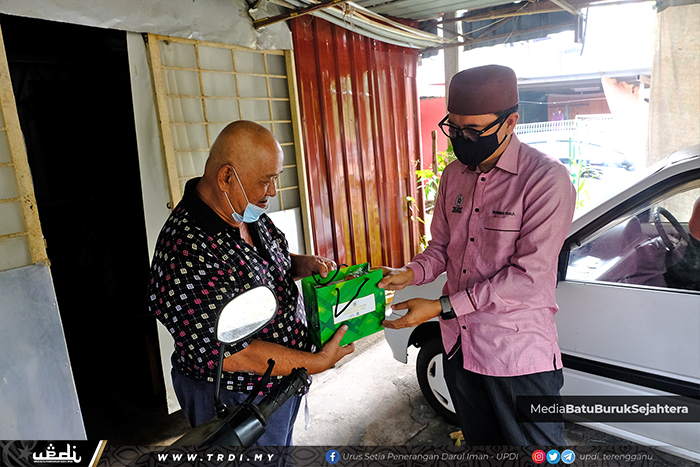 4040 Limau Mandarin Diagihkan Sempena Tahun Baharu Cina