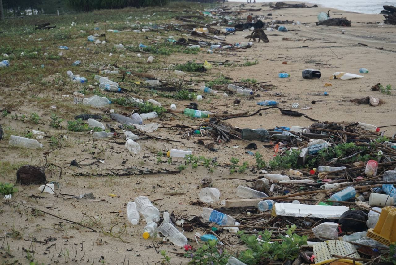 400 Peserta Terlibat Gotong Royong Bersepadu Bersih Pantai Setiu
