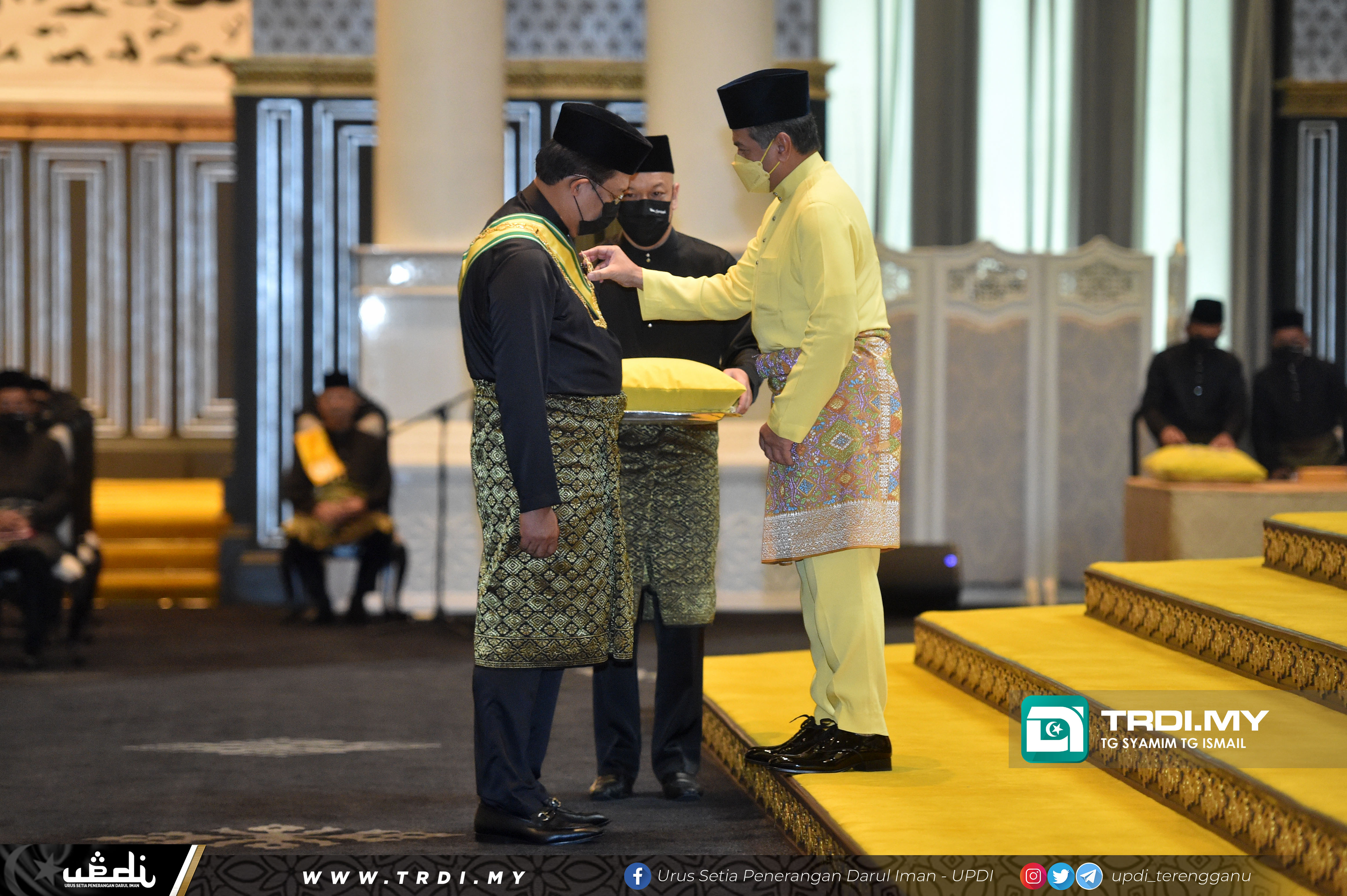 Upacara Pengurniaan Bintang Bintang Darjah Kebesaran Negeri di Balairong Seri Istana Syarqiyyah Kuala Terengganu.