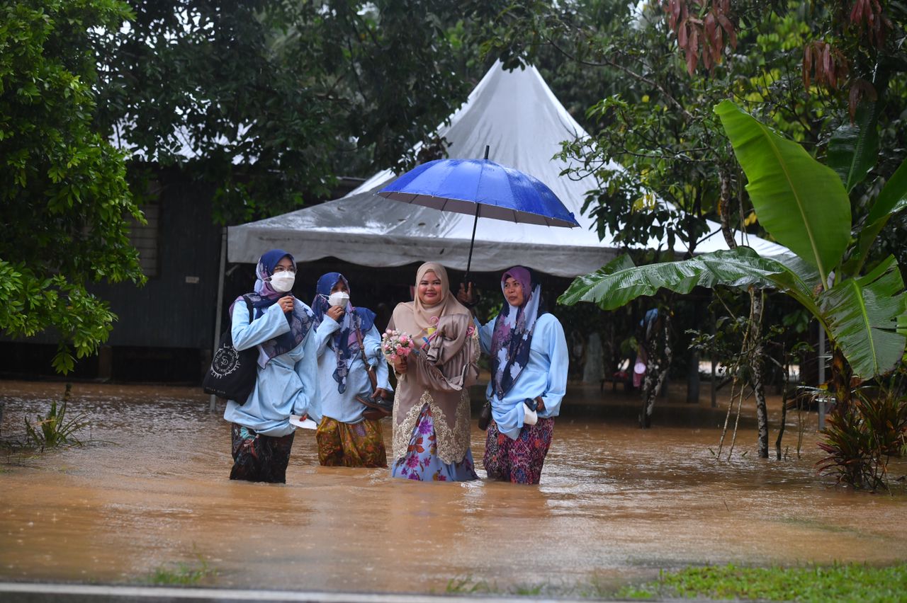 'Kenangan Kami Redah Banjir Untuk Majlis Akad Nikah'