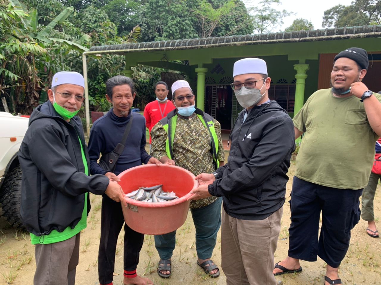 40 Kilogram Bekalan Ikan Segar Diagihkan Kepada Mangsa Banjir