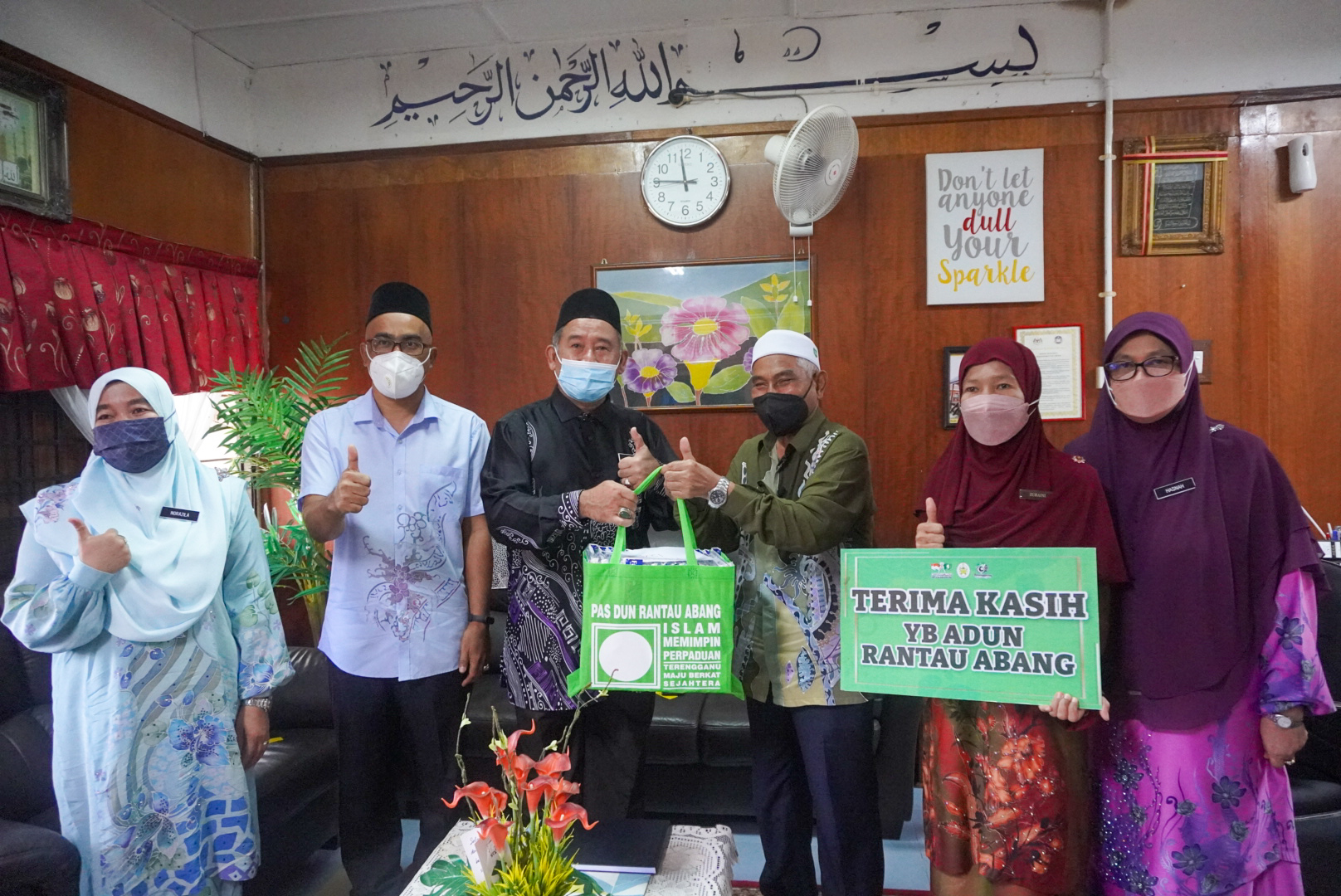 649 Calon SPM Terima Cenderahati Suntik Semangat