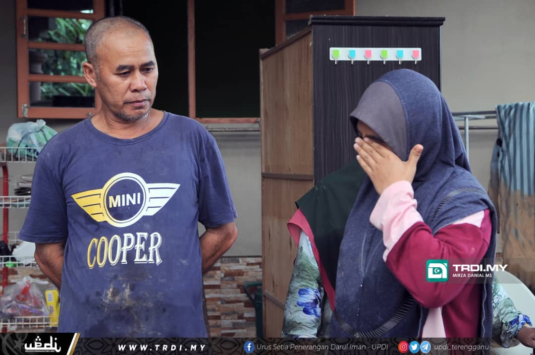 Rumah Sendiri Tenggelam Banjir