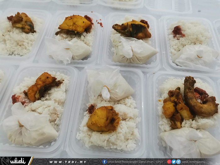 KMKT Agih 2,000 Pek Makanan Kepada Mangsa Banjir Hulu Terengganu