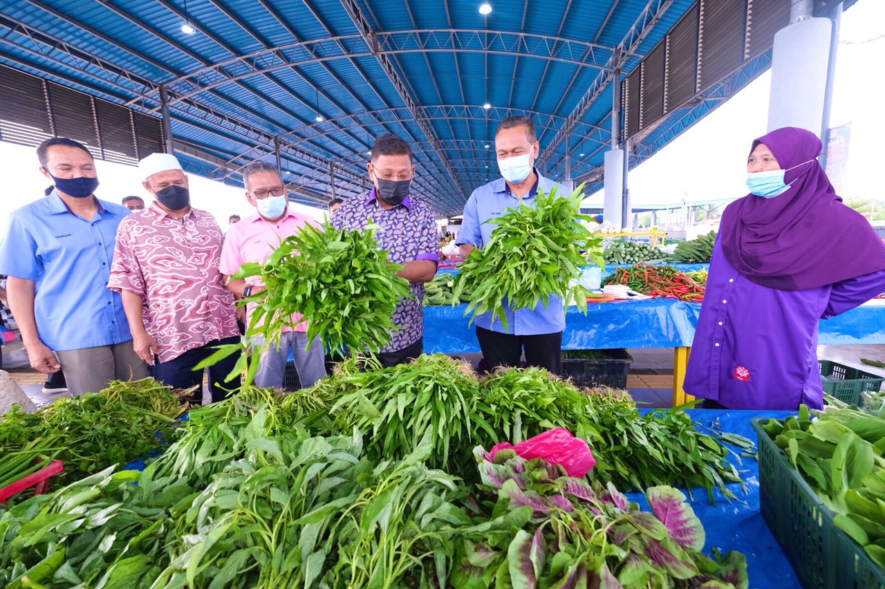 Pasar Tani Kekal Chukai Mula Beroperasi