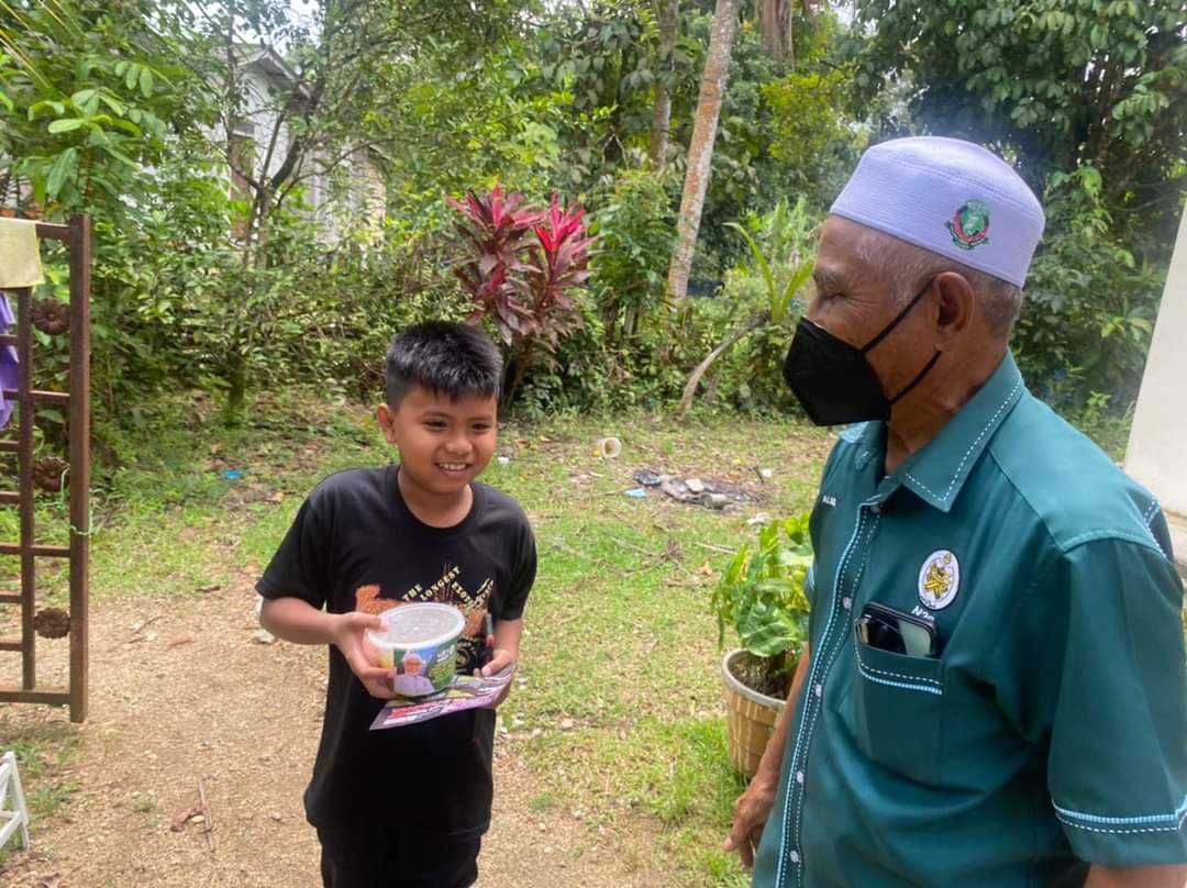 Kari Daging Buat 300 Keluarga Di Tok Kah