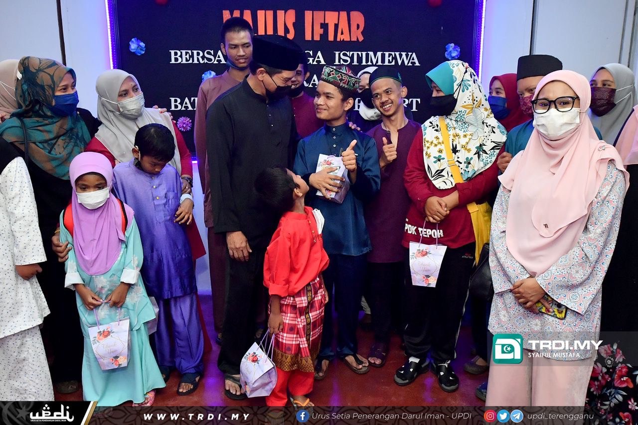 Batu Burok Beach Teruskan Tradisi Santuni Golongan Asnaf