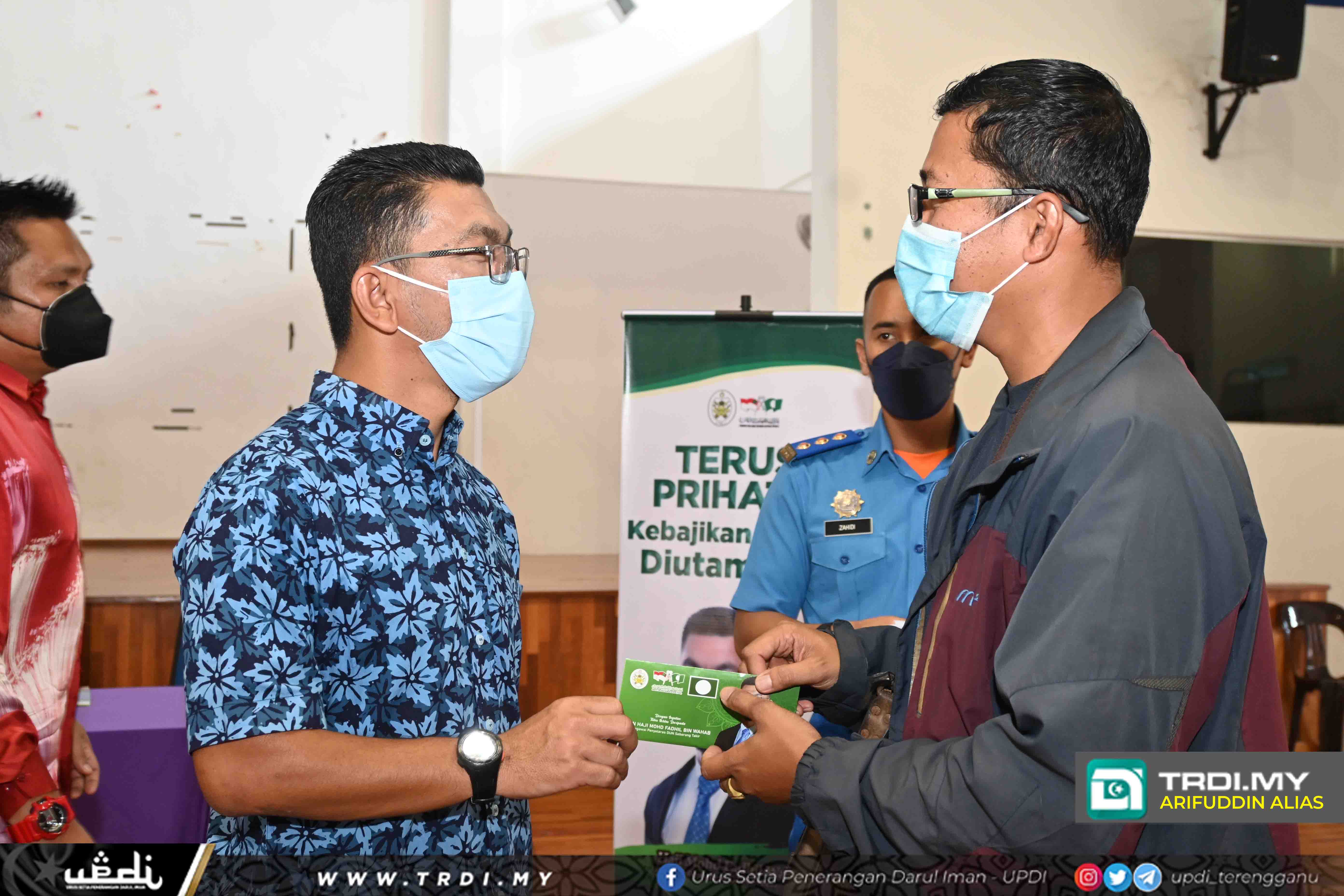 Mangsa Banjir Seberang Takir Terima Bantuan RM1,000